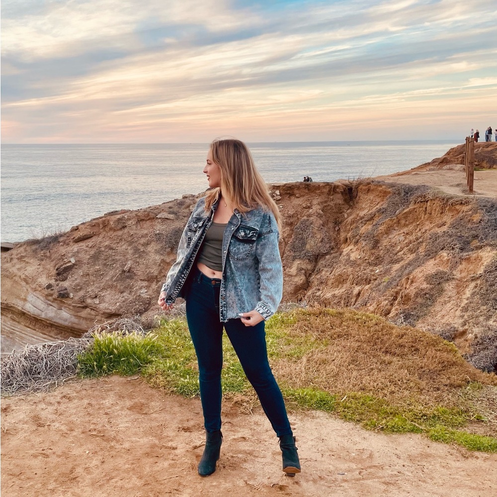 Meet your Posher, Alyssa